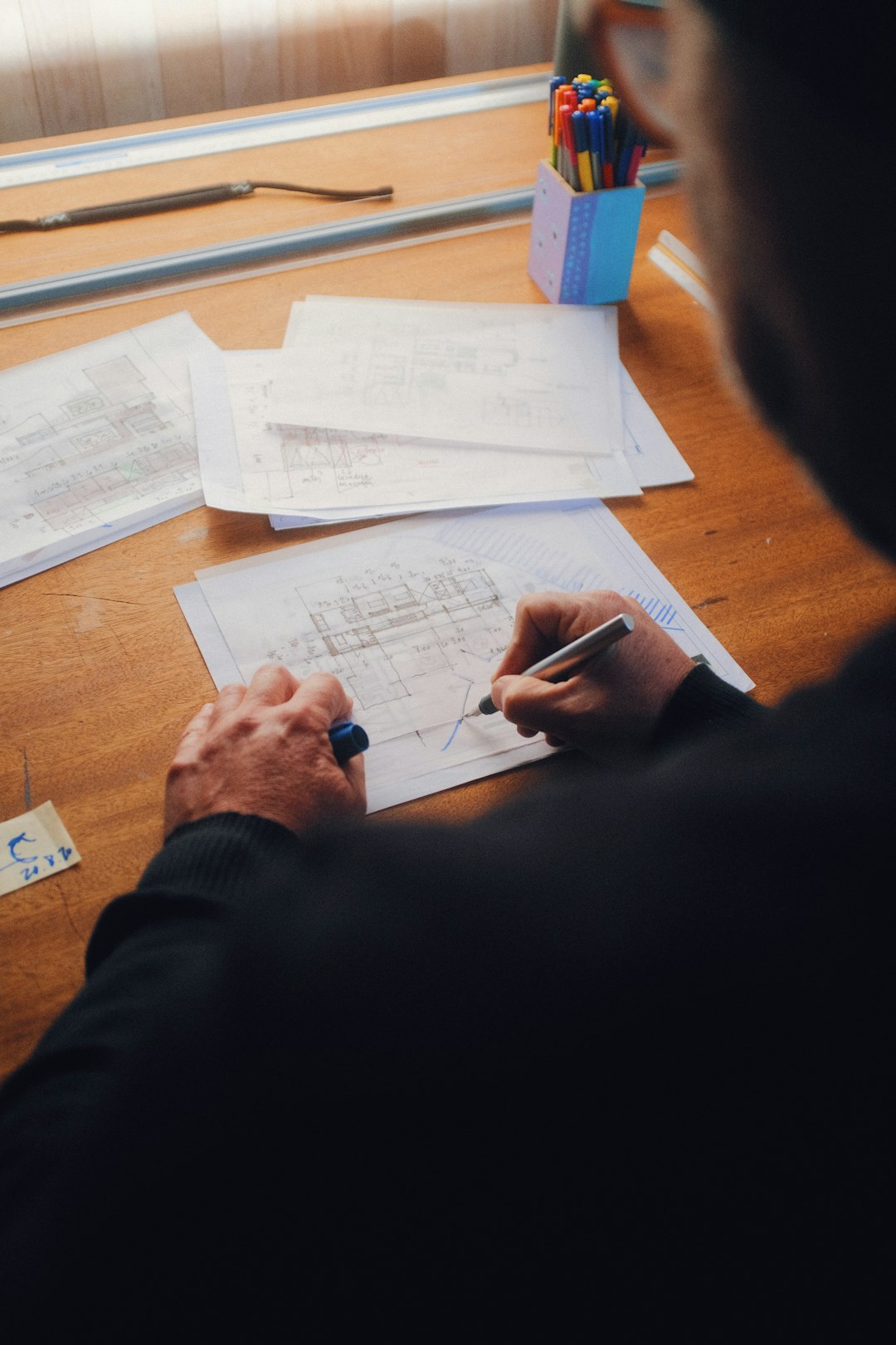 Dirigeant d'entreprise signant un document – responsabilité personnelle du dirigeant